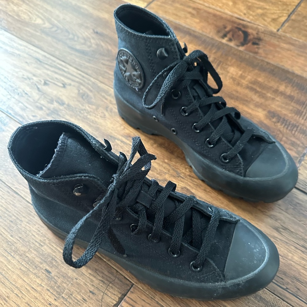 Black women’s high top converse - black size 7